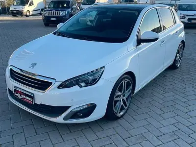 Begagnad Peugeot 308 Allure 120 HK (88 kW) 2015 Vit Sedan