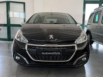 Usata Peugeot 208 Allure 75 CV (55 kW) 2018 Bluazzurro Utilitaria