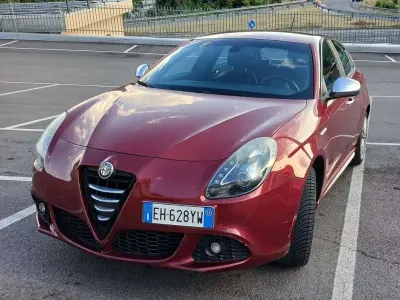 Usata Alfa Romeo Giulietta Distinctive 120 CV (88 kW) 2011 Rosso Utilitaria