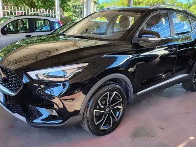 Usata MG ZS Luxury 111 CV (81 kW) 2023 Nero SUV