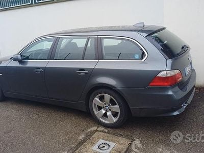Usata BMW 530 231 CV (169 kW) 2006 Grigio Station wagon
