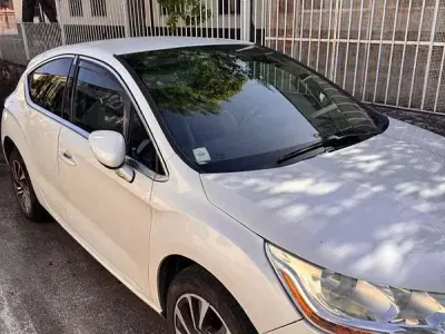 Usata Citroën DS4 Chic 111 CV (81 kW) 2012 Bianco Utilitaria