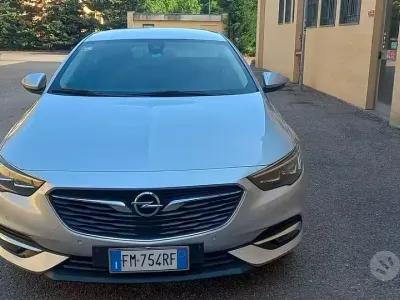Usata Opel Insignia Innovation 170 CV (125 kW) 2017 Grigio Berlina