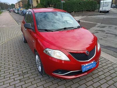 Usata Lancia Ypsilon Gold 69 CV (50 kW) 2017 Rosso Utilitaria