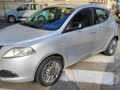 Begagnad Lancia Ypsilon Gold 69 HK (50 kW) 2012 Grå Halvkombi