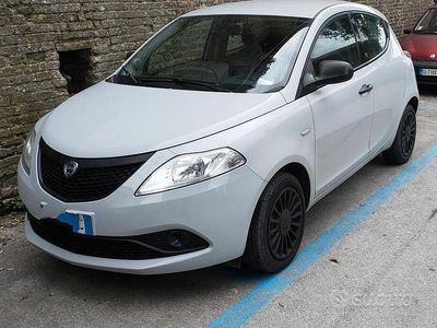 Usata Lancia Ypsilon 69 CV (50 kW) 2021 Grigio Utilitaria