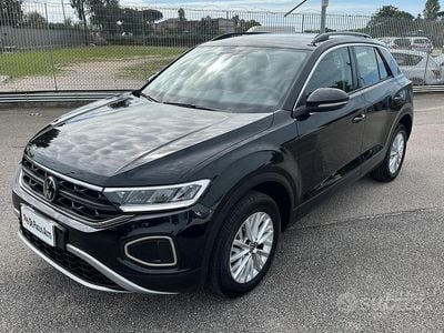Usata VW T-Roc Life 110 CV (80 kW) 2022 Nero SUV