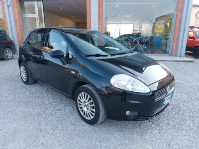Usata Fiat Grande Punto 77 CV (56 kW) 2009 Nero Utilitaria