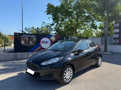 Usata Ford Fiesta 75 CV (55 kW) 2015 Nero Utilitaria