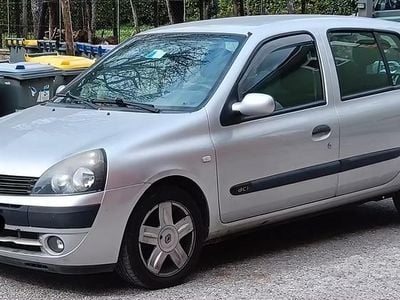 Usata Renault Clio II Dynamique 82 CV (60 kW) 2005 Grigio Utilitaria