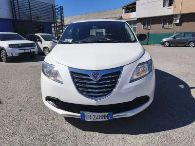 Usata Lancia Ypsilon 69 CV (50 kW) 2013 Bianco Utilitaria