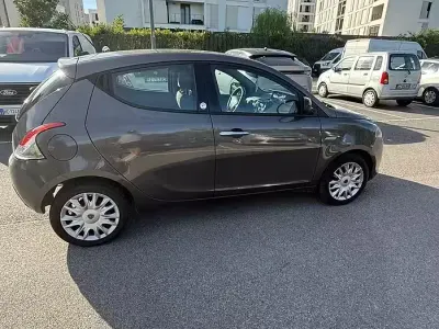 Usata Lancia Ypsilon 69 CV (50 kW) 2012 Grigio Utilitaria