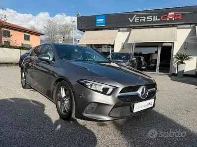 Usata Mercedes A180 116 CV (85 kW) 2019 Grigio Berlina