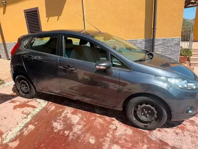 Usata Ford Fiesta 68 CV (50 kW) 2009 Grigio Berlina