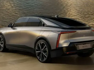 Nuova DS Automobiles N°8 103 kW (141 CV) 2025 Argento SUV