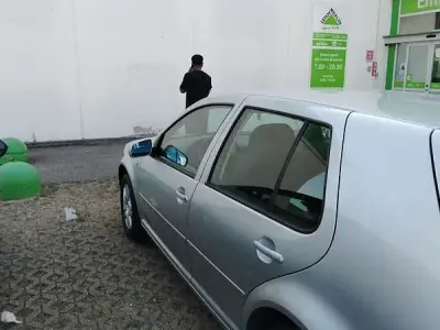 Usata VW Golf IV Highline 105 CV (77 kW) 2002 Berlina