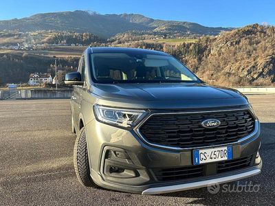 Usata Ford Tourneo Active 122 CV (89 kW) 2024 Grigio Monovolume