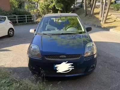 Usata Ford Fiesta 75 CV (55 kW) 2007 Bluazzurro Utilitaria