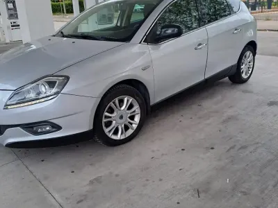 Usata Lancia Delta 120 CV (88 kW) 2012 Grigio Utilitaria