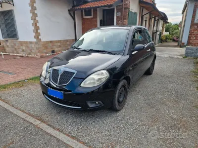 Usata Lancia Ypsilon 60 CV (44 kW) 2009 Bluazzurro Utilitaria