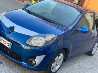 Usata Renault Twingo Dynamique 64 CV (47 kW) 2008 Bluazzurro Utilitaria