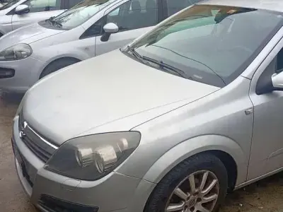 Usata Opel Astra GTC Cosmo 101 CV (74 kW) 2005 Berlina