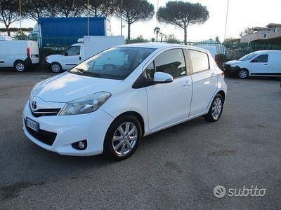 Usata Toyota Yaris 69 CV (50 kW) 2013 Bianco Berlina