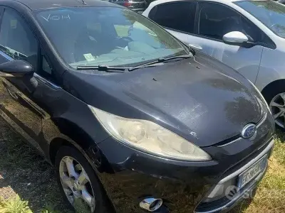 Usata Ford Fiesta Titanium 92 CV (67 kW) 2011 Blu Berlina