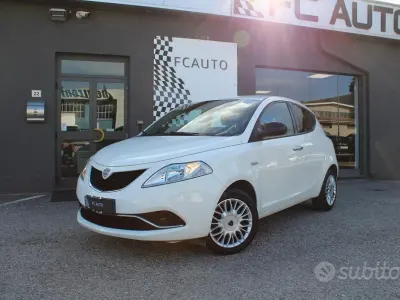 Usata Lancia Ypsilon Gold 69 CV (50 kW) 2017 Bianco Utilitaria