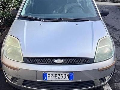 Usata Ford Fiesta 68 CV (50 kW) 2003 Grigio Utilitaria