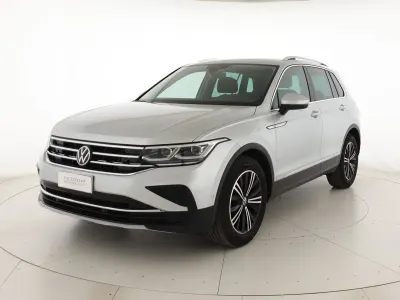 Usata VW Tiguan Elegance 150 CV (110 kW) 2023 Reflex silver metallizzato SUV