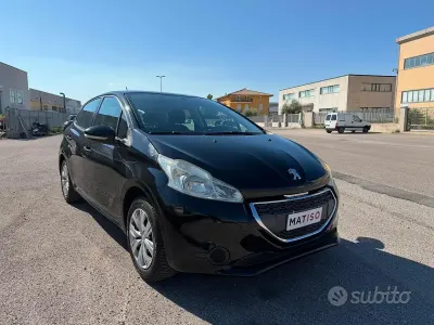 Usata Peugeot 208 68 CV (50 kW) 2014 Nero Utilitaria