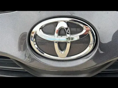 Usata Toyota Yaris Active 2022 Grigio scuro Berlina