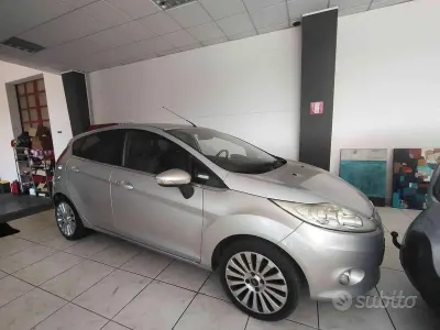 Usata Ford Fiesta 97 CV (71 kW) 2009 Grigio Berlina
