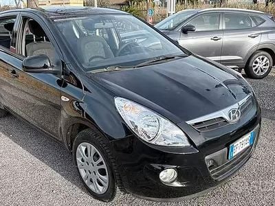 Usata Hyundai i20 Comfort 77 CV (56 kW) 2010 Nero Utilitaria