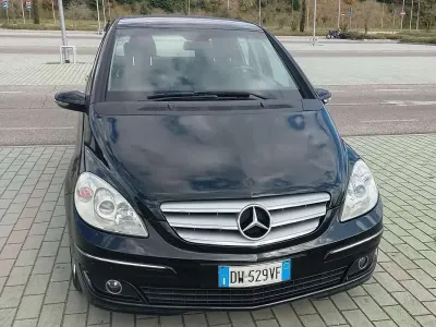 Usata Mercedes B180 Chrome 109 CV (80 kW) 2008 Nero Monovolume