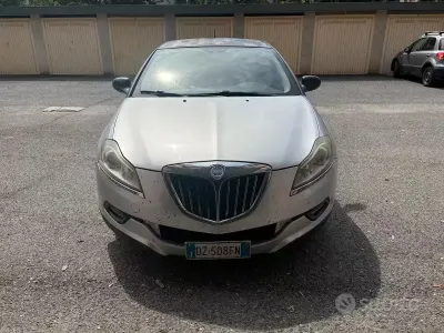 Usata Lancia Delta 120 CV (88 kW) 2010 Grigio Utilitaria