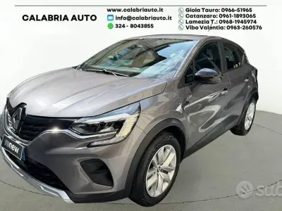 Usata Renault Captur Evolution 101 CV (74 kW) 2024 Grigio scuro SUV
