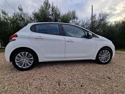 Begagnad Peugeot 208 Active 82 HK (60 kW) 2016 Vit Halvkombi
