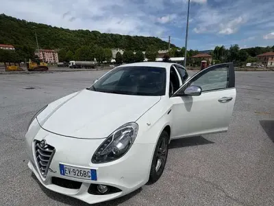 Usata Alfa Romeo Giulietta Exclusive 150 CV (110 kW) 2014 Bianco Utilitaria