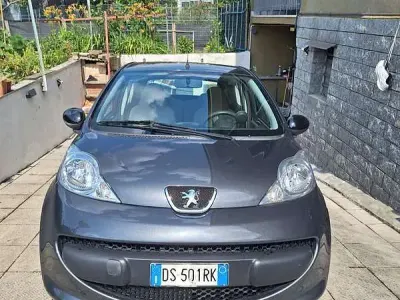 Usata Peugeot 107 68 CV (50 kW) 2008 Grigio Utilitaria