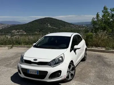 Usata Kia Rio 75 CV (55 kW) 2014 Berlina