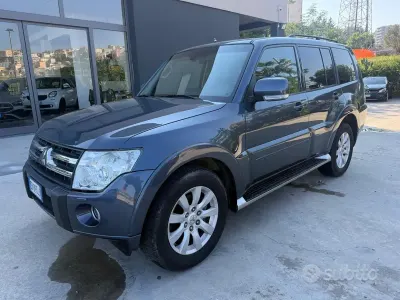 Usata Mitsubishi Pajero Intense 200 CV (147 kW) 2010 Grigio SUV