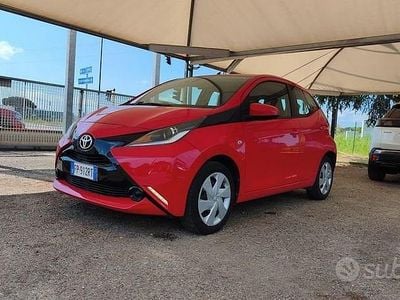 Usata Toyota Aygo Cool 69 CV (50 kW) 2018 Rosso Utilitaria
