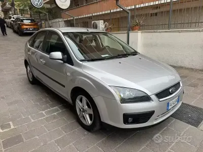 Brugt Ford Focus 90 HK (66 kW) 2006 Grå Sedan