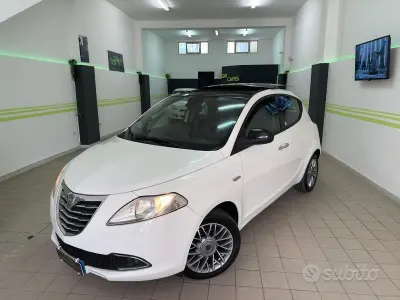 Usata Lancia Ypsilon Platinum 69 CV (50 kW) 2012 Bianco Utilitaria