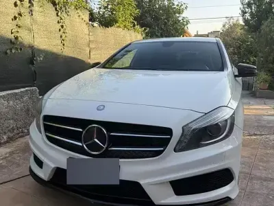Usata Mercedes A180 109 CV (80 kW) 2015 Bianco Utilitaria