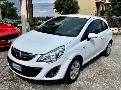 Begagnad Opel Corsa Edition 85 HK (62 kW) 2013 Vit Halvkombi
