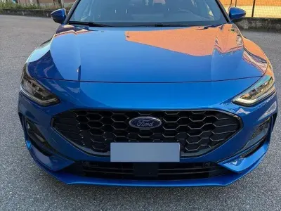 Usata Ford Focus ST-Line 115 CV (84 kW) 2023 Blu Berlina
