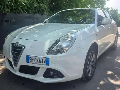 Usata Alfa Romeo Giulietta Progression 120 CV (88 kW) 2012 Bianco Utilitaria